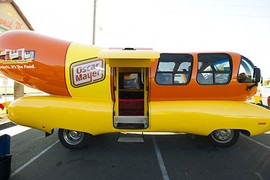 Ngắm xe ôtô xúc-xích “siêu độc đáo” Wienermobile